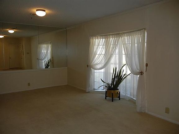 3rd image of 2511 Beverly Dr