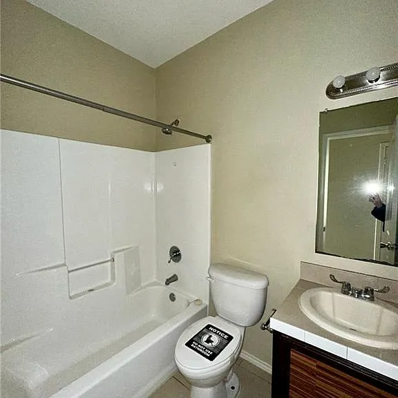2010 Miroslava Ave #12 — Photo 9