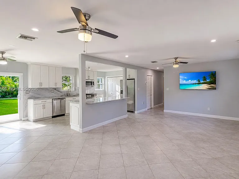 6255 SW 62nd Ct — Photo 6