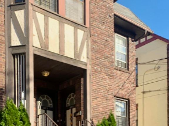 4th image of 621 Metropolitan Ave