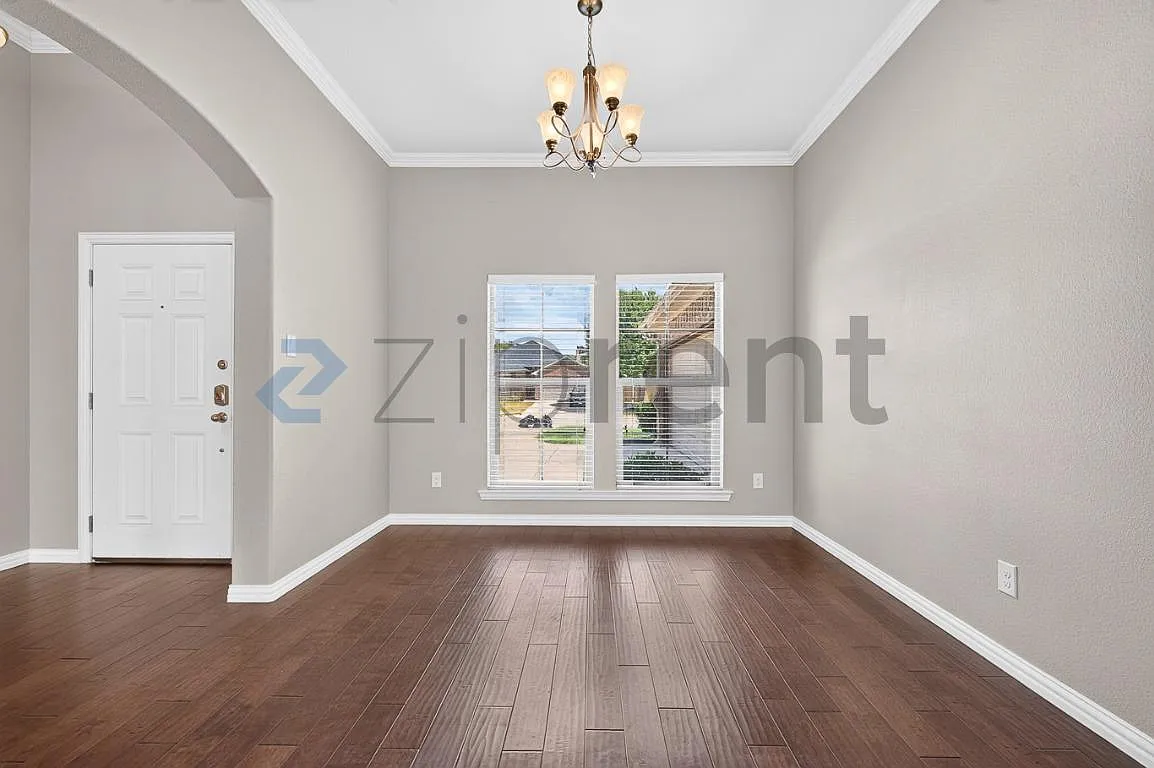 3 bed, 1717 sqft, $2,235 — Photo 3