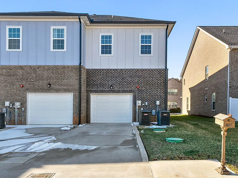 132 Savannah Ave — Photo 26