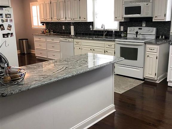 4th image of 220 Dogwood Acres Dr