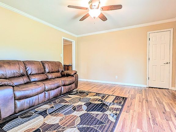 4th image of 1301 Sassar St