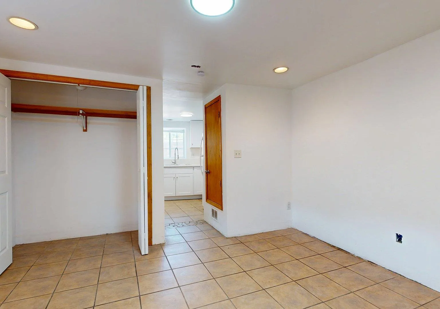 1 bed, 450 sqft, $1,200 — Photo 4
