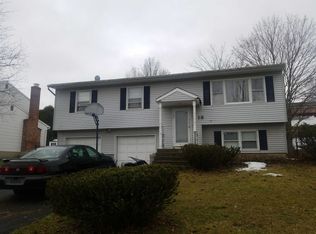 18 Pearsall Dr, Monroe, NY 10950