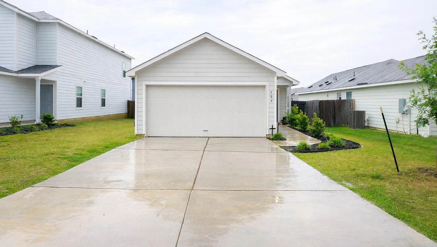 3 bed, 2.0 bath, 1300 sqft, $1,775 — Photo 2