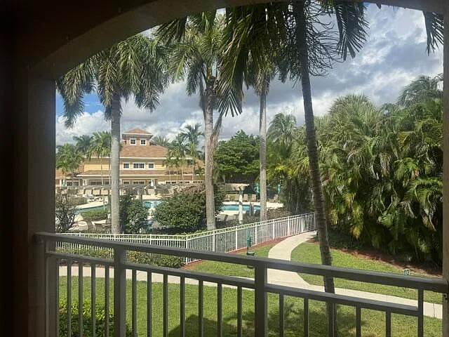 2 bed, 2.0 bath, 1071 sqft, $2,350 — Photo 2