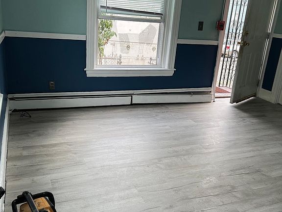 3rd image of 105 Hedley Ave Floor 1