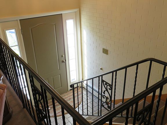2nd image of 209 Warren St