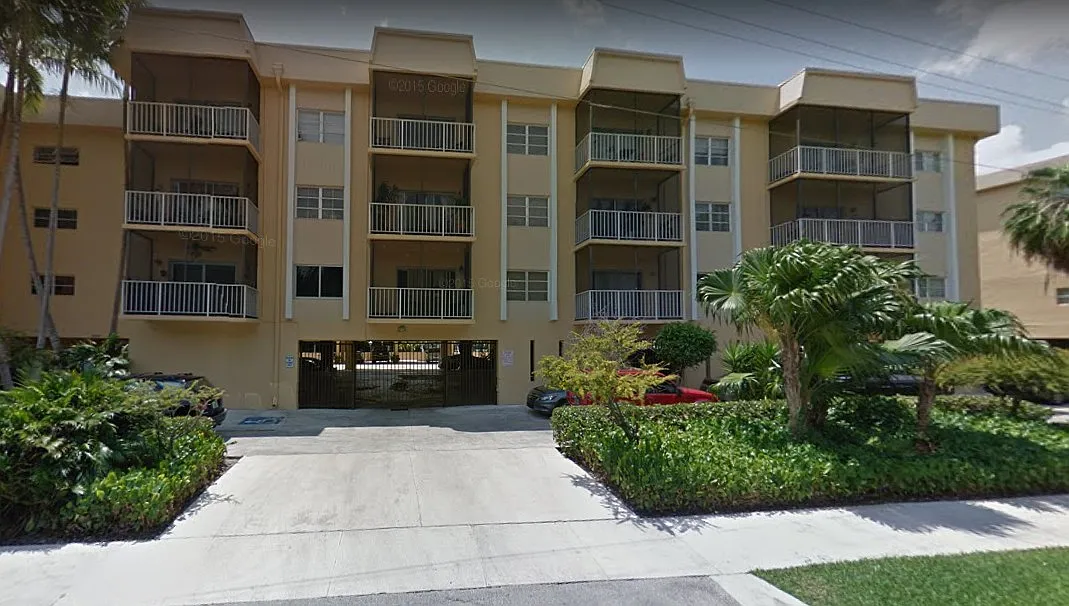 Building Photo - 2640 NE 135th St #100