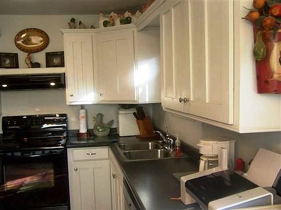 3rd image of 6630 Valley View Dr