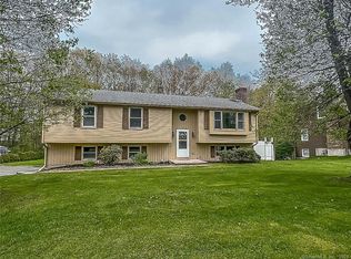 122 Shunpike Rd, Cromwell, CT 06416