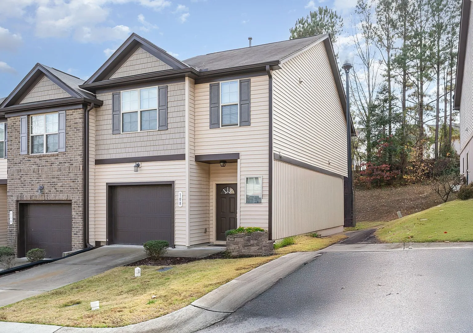 Welcome home! This pristine, end-unit townhome combines modern comfort, thoughtful upgrades, and ... — Photo 3