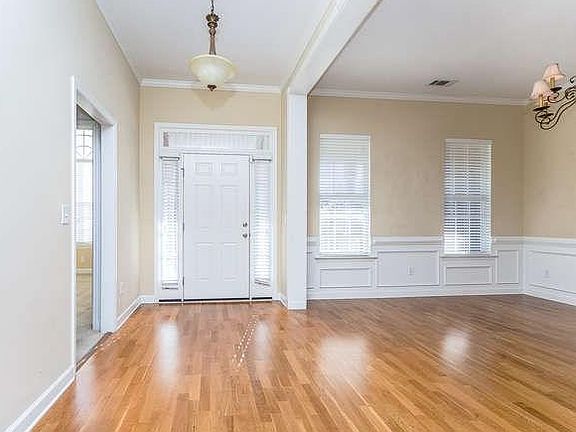 5th image of 1656 Jamestown Ave