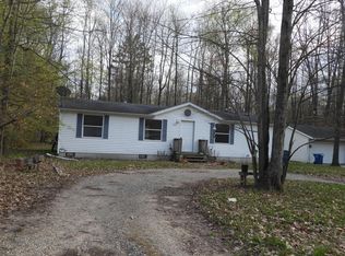 224 Radcliff Dr, Houghton Lake, MI 48629