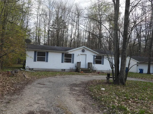 224 Radcliff Dr, Houghton Lake, MI 48629