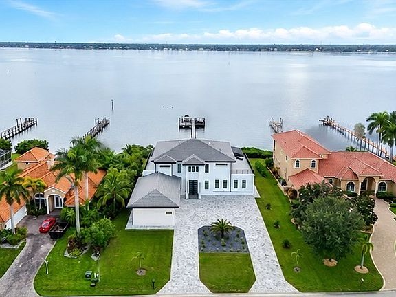 5th image of 6390 River Club Ct