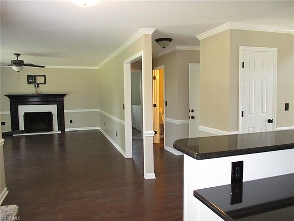 5th image of 70 Kingston Ct