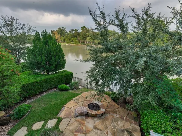 810 Old Oyster Trl, Sugar Land, TX 77478