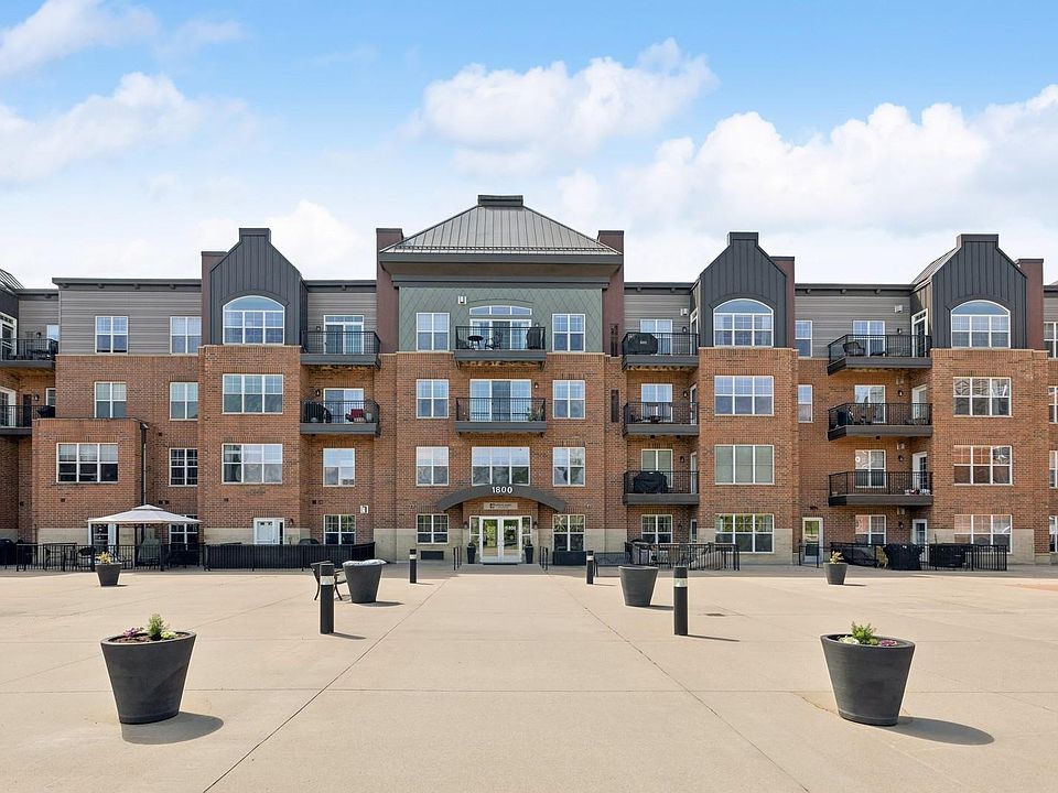 1st image of 1800 Graham Ave Unit 325