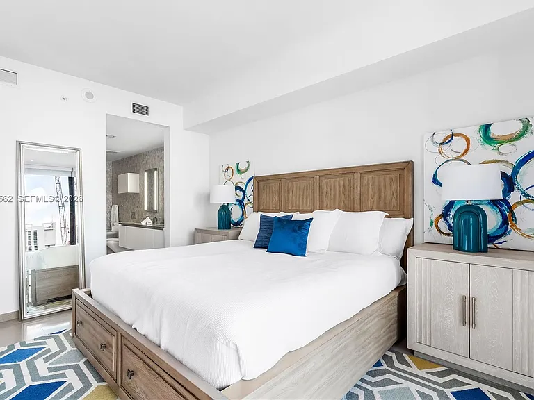 88 SW 7th St #1006 — Photo 15