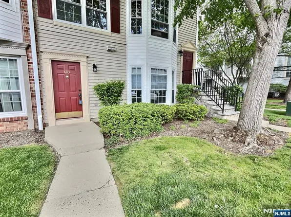 803 Sassafras Ct, Mahwah, NJ 07430