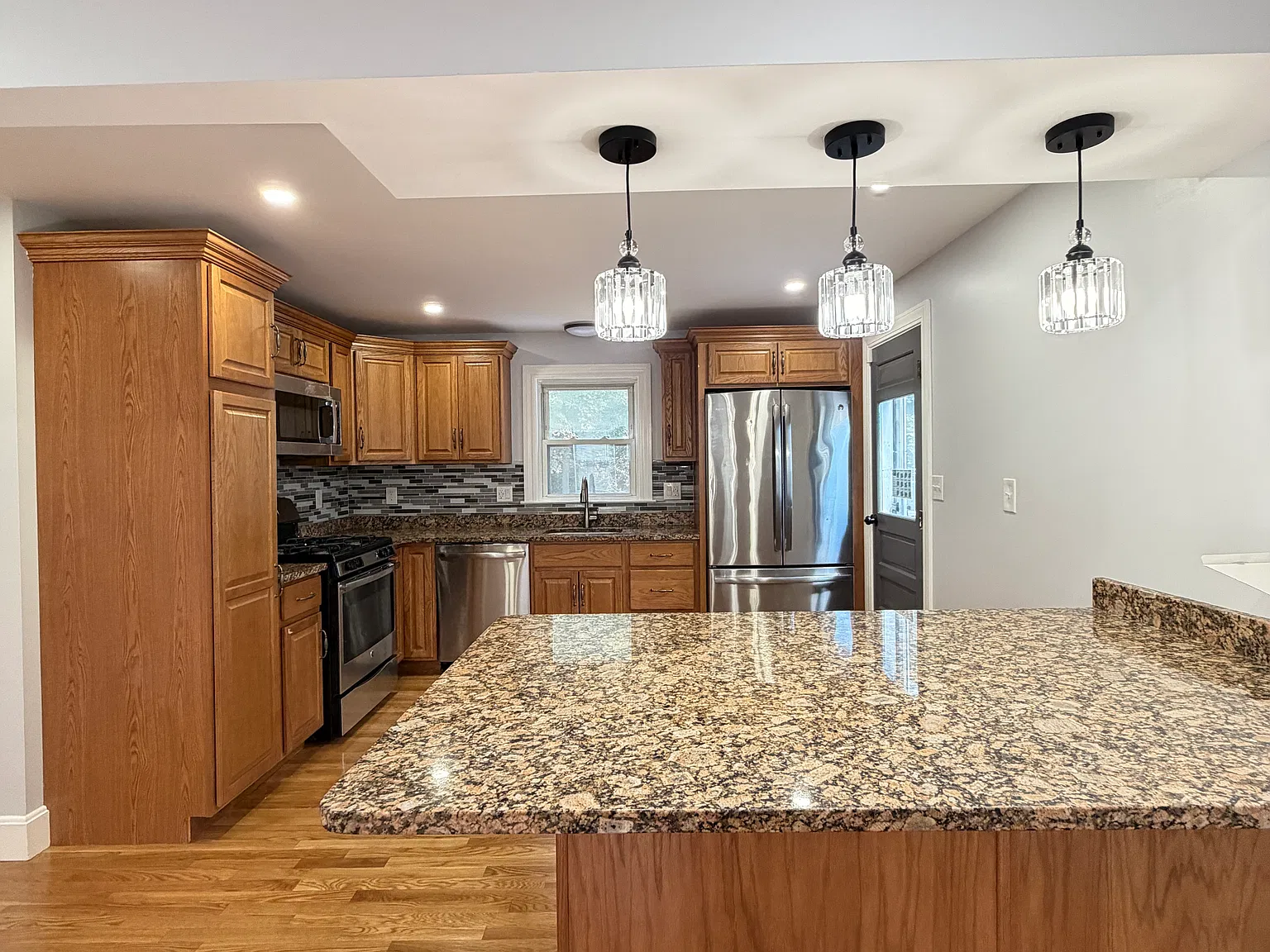 3 bed, 1265 sqft, $3,200 — Photo 1
