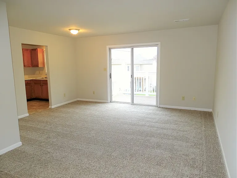 128 Hilldale Dr #Q — Photo 3