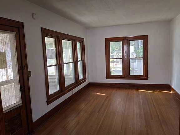 3rd image of 816 Logan Ave