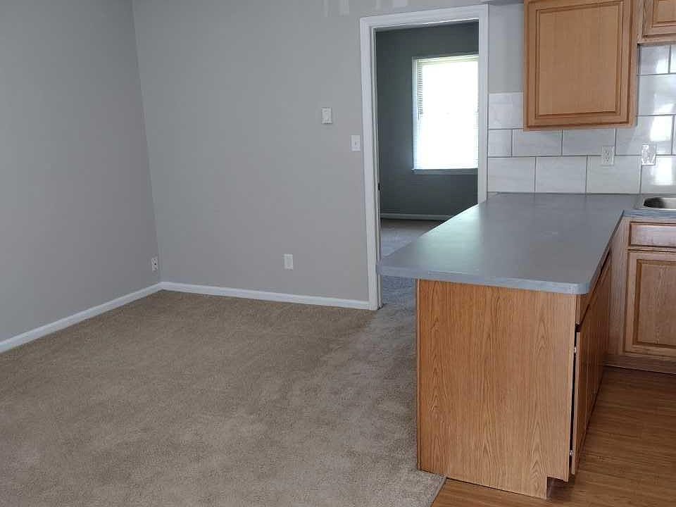 2nd image of 1971 Lakeview Rd APT C