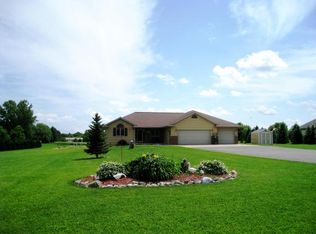 8191 Winddancer Dr, Pulaski, WI 54162