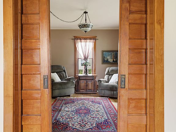 5th image of 1519 S Kernan Ave
