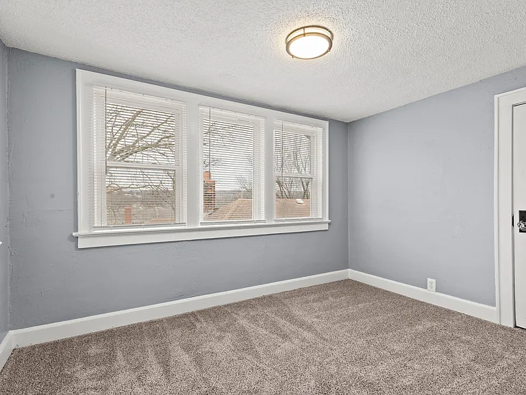 4437 Wayne Ave — Photo 25