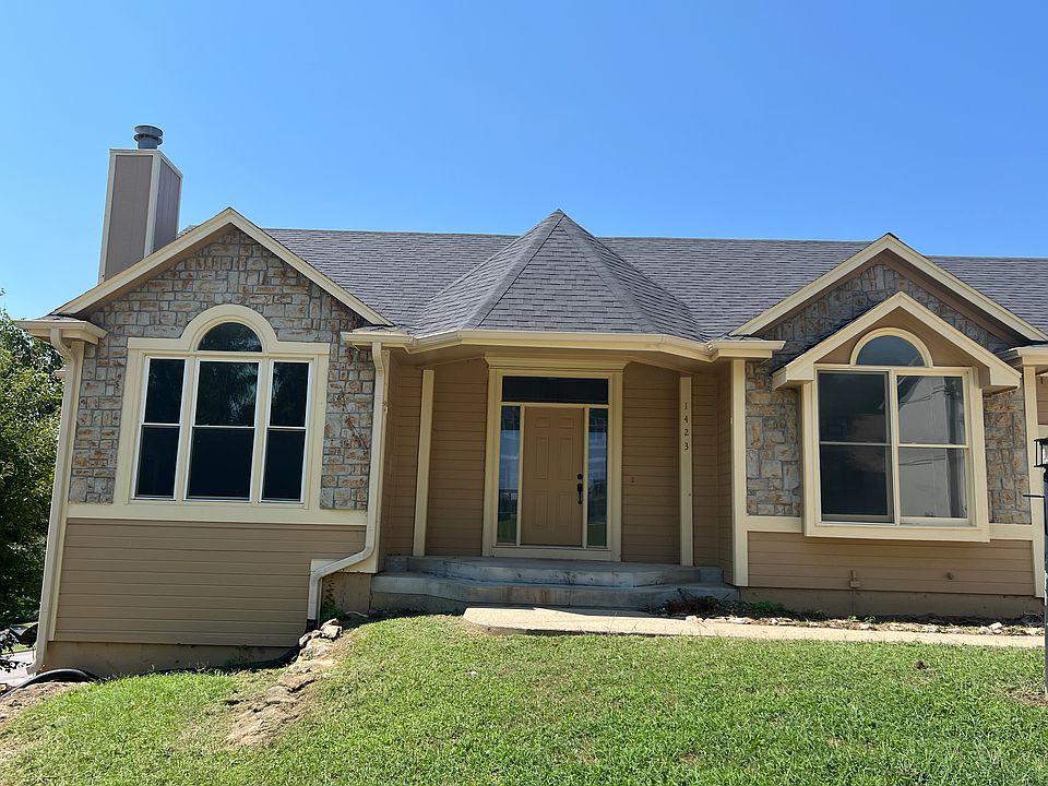 1st image of 1423 Monterey Hill Dr