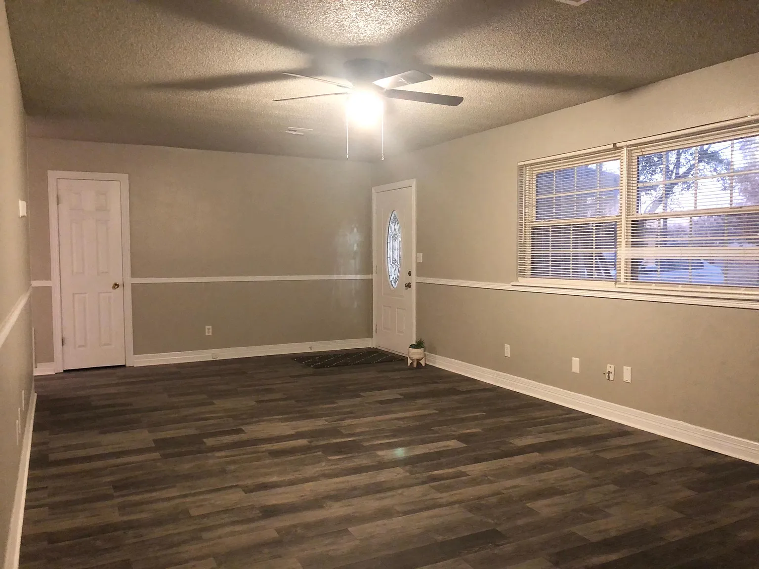 3 bed, 1.5 bath, 1190 sqft, $1,200 — Photo 4