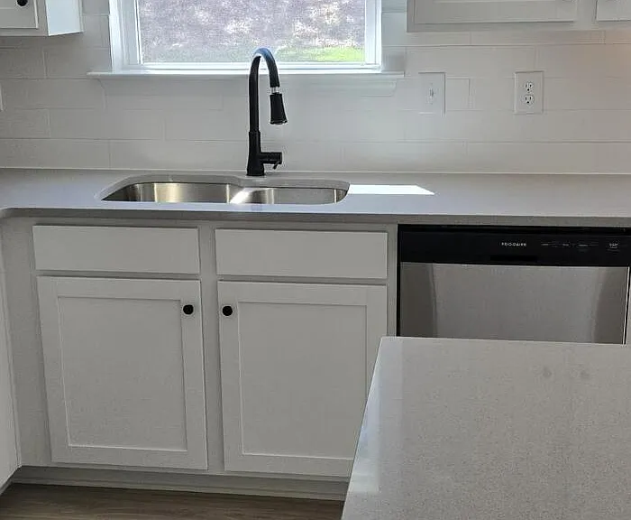 380 Bud St — Photo 3
