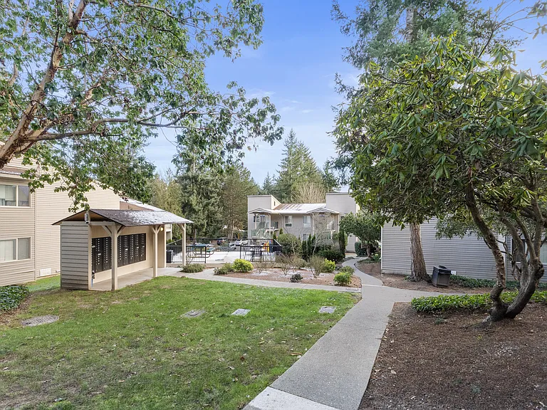 Lakeridge Apartments — Photo 15
