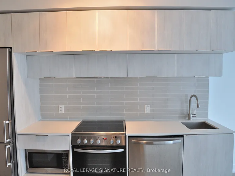 181 Dundas St E #2615 — Photo 3