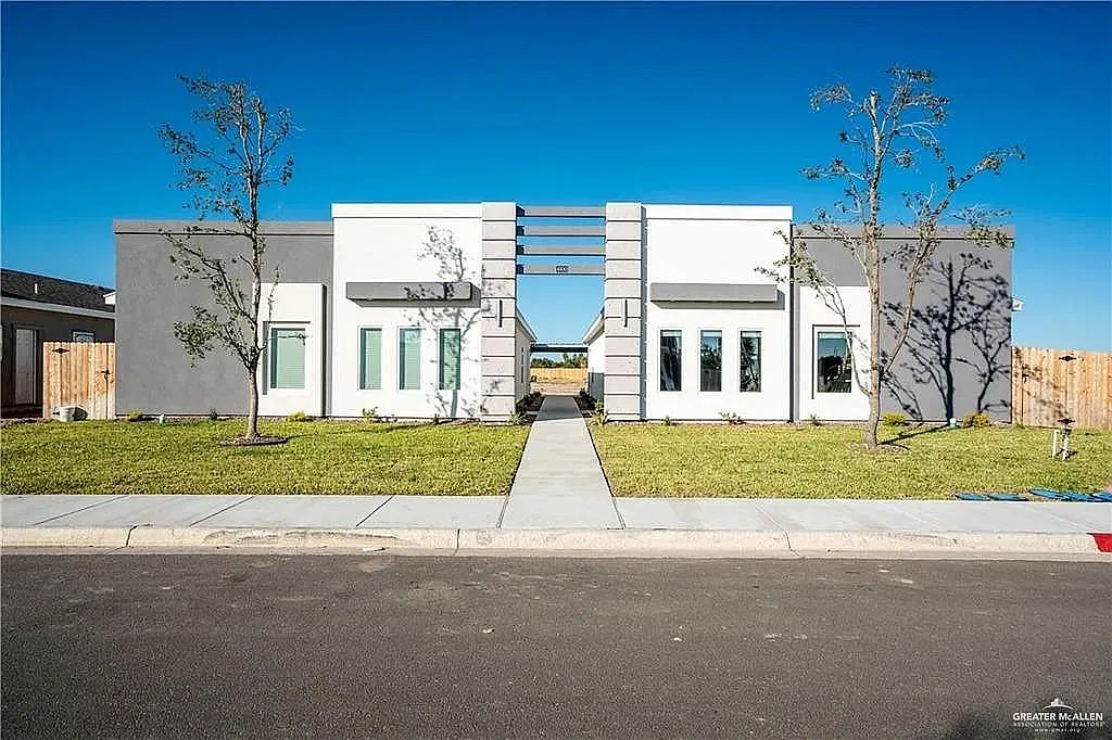 2 bed, 2.0 bath, 900 sqft, $1,150 — Photo 1
