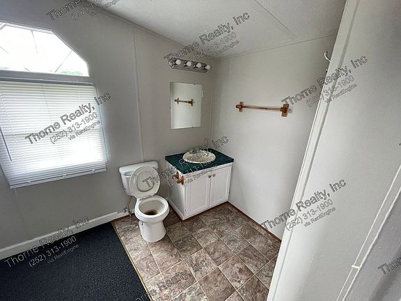 5th image of 126 Hemlock Ln