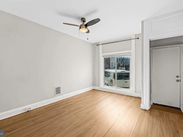 223 Grundy St — Photo 14