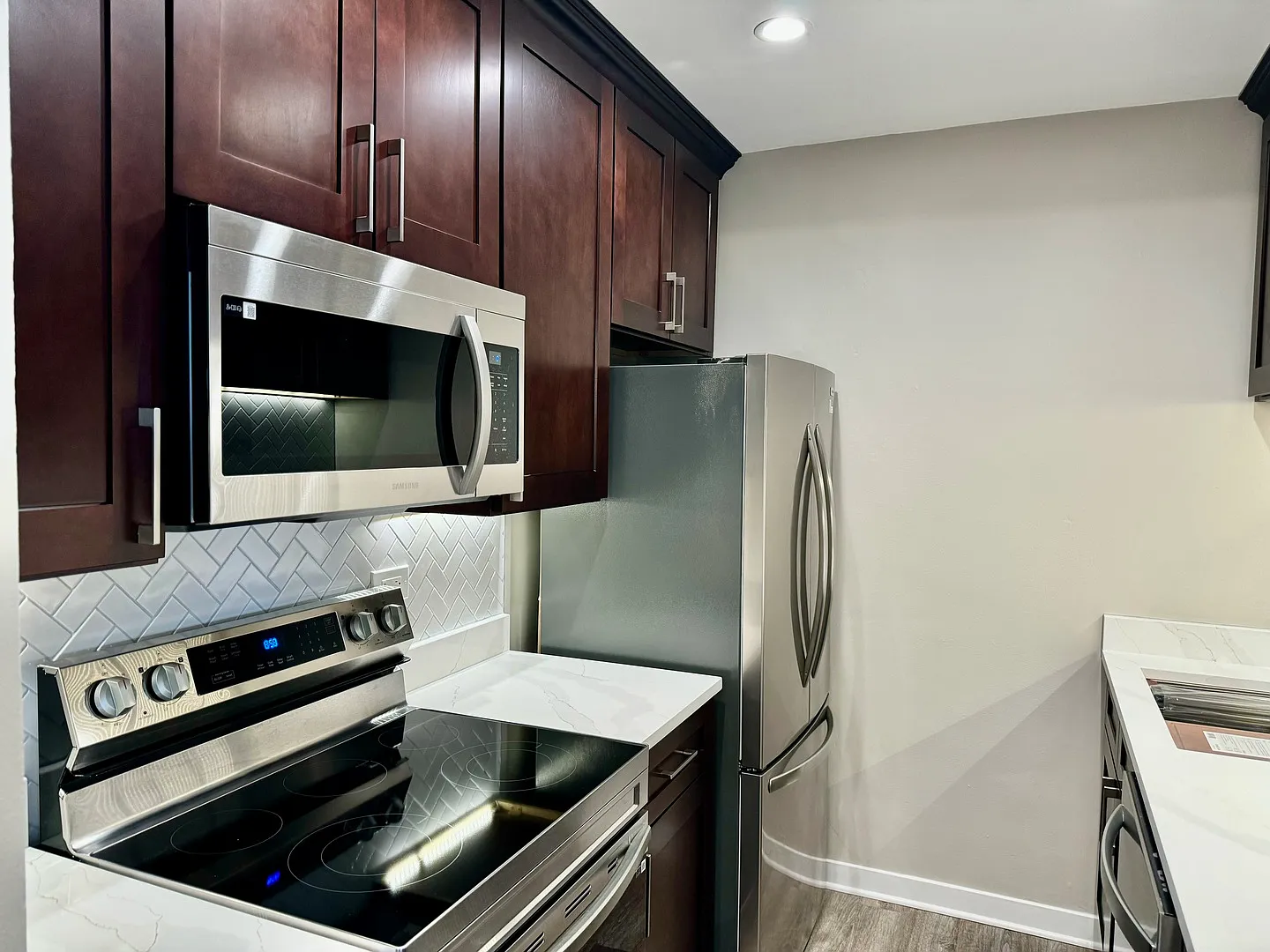 2 bed, 880 sqft, $2,350 — Photo 3