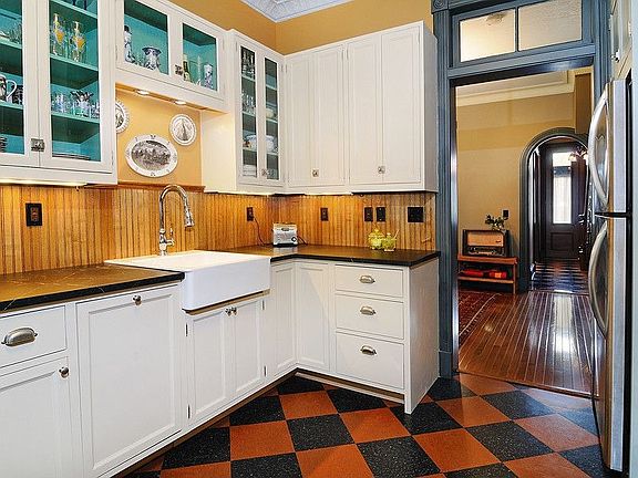 5th image of 63 Astor Pl