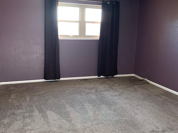 5th image of 942 Alden St