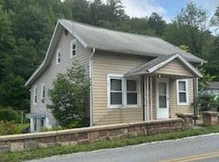 760 Fireline Rd, Palmerton, PA 18071
