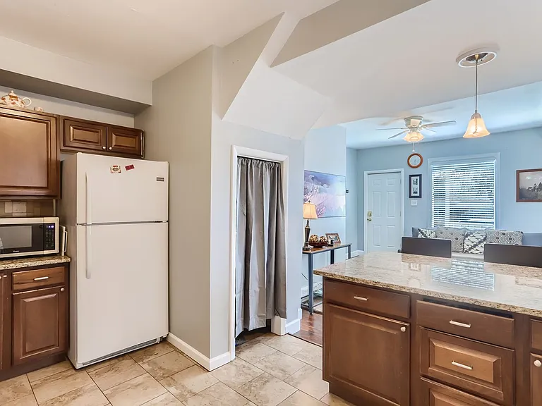 103 E Chester St #A — Photo 11