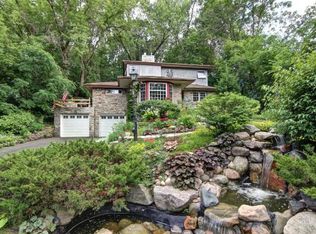 225 Janalyn Cir, Golden Valley, MN 55416