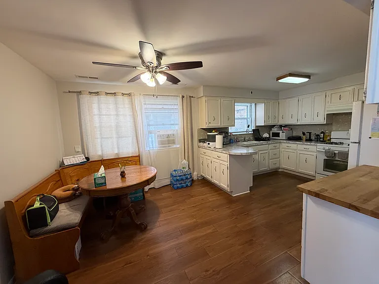 2848 Auxplaines Ave #G — Photo 4