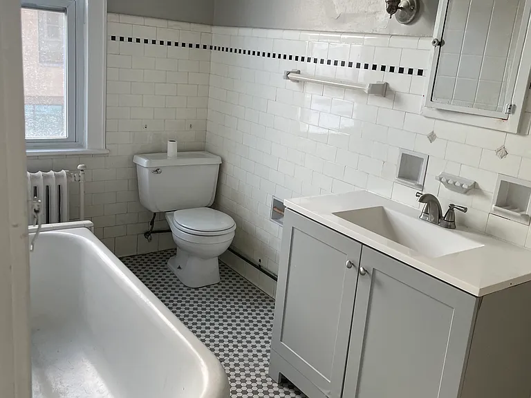 1 W Somerset St #4 — Photo 1